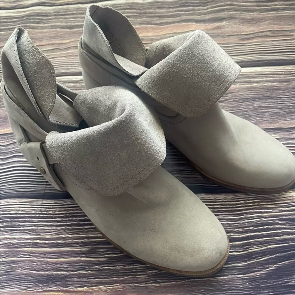 UGG Elora Boot Soft Suede Short Ankle Bootie Taupe Sahara Tan Cream Size 9
